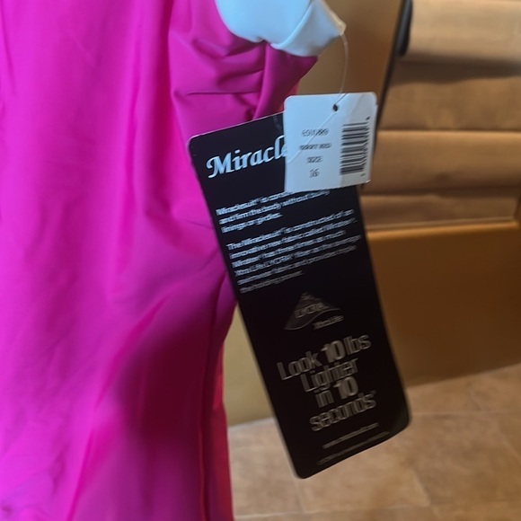 NWT MIRACLESUIT SWIMSUIT Slimming Spectra Bright Pink White Size 16 - Picture 6 of 12